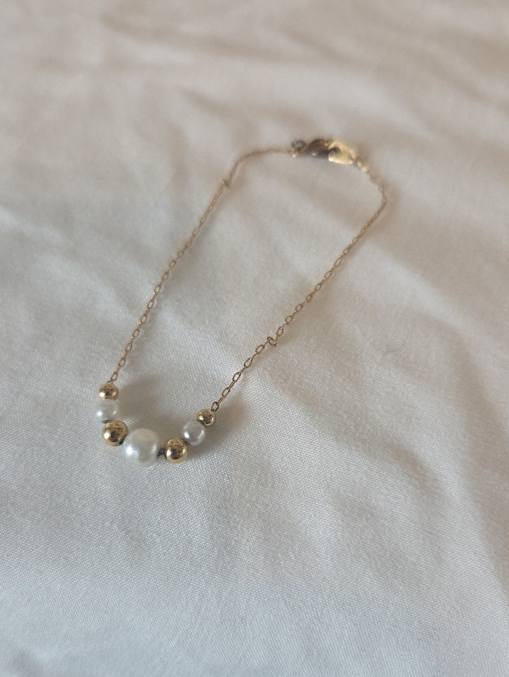 Delicate Gold Chain Bracelet with Pearl Beads